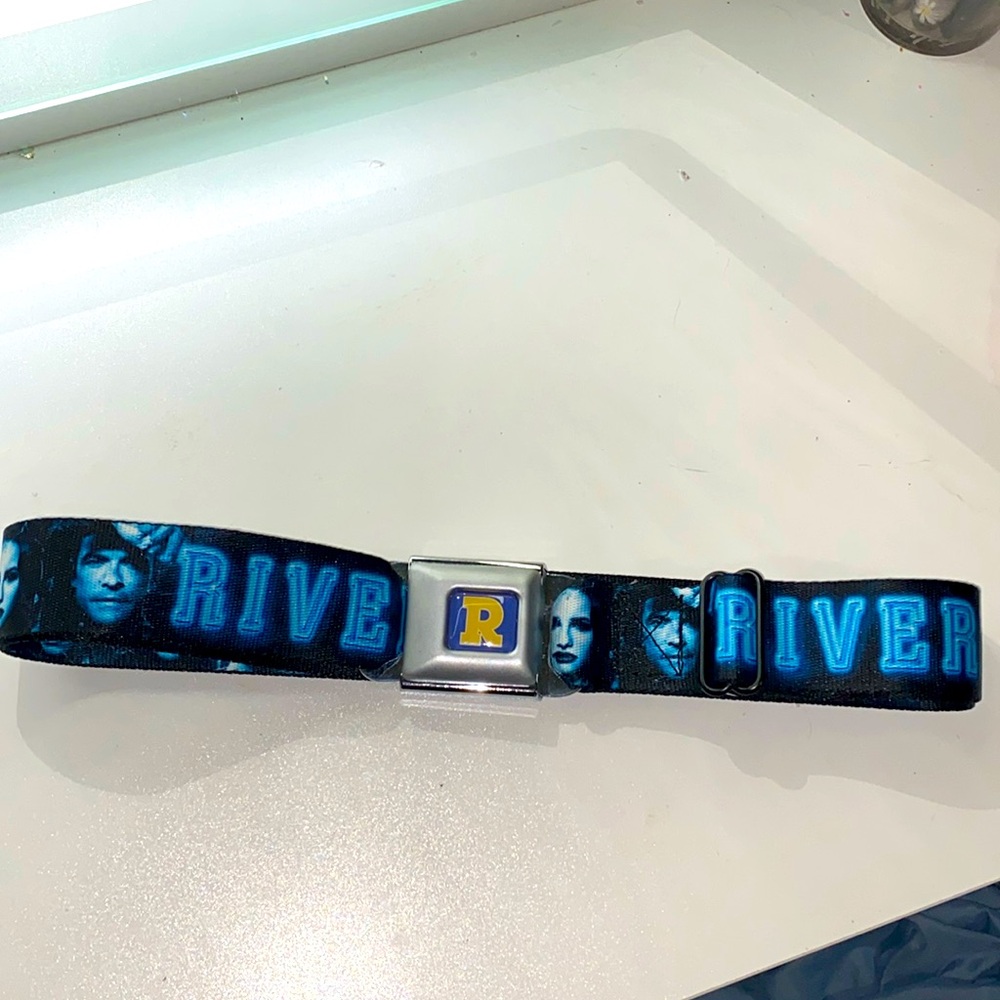 Selling tv show fashion belt